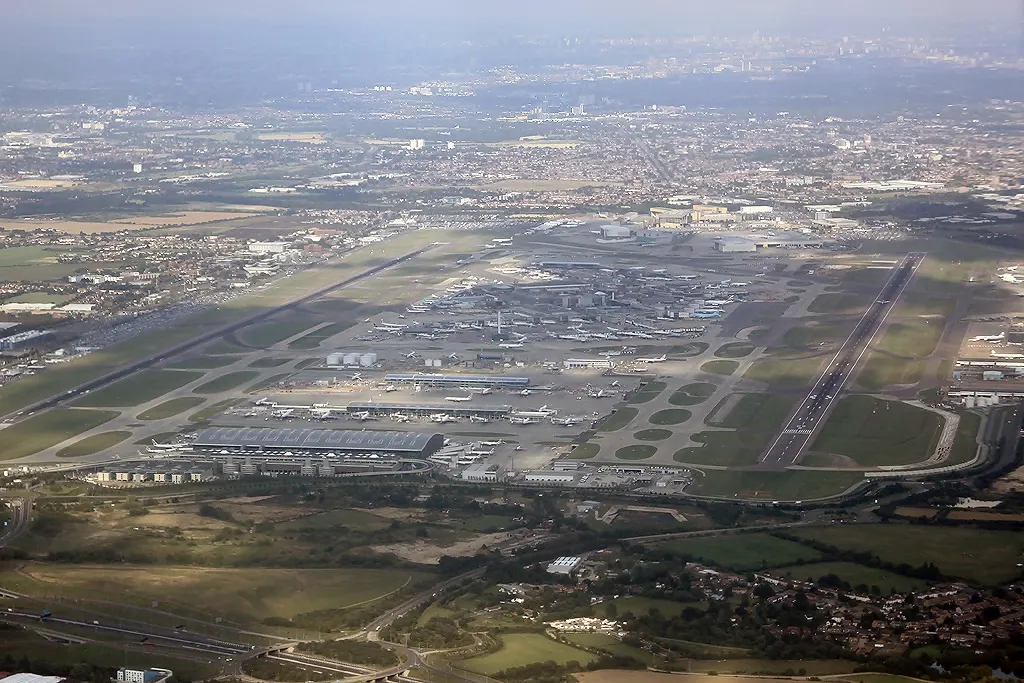 Birmingham Airport Chauffeur Service 3 Birmingham to Gatwick